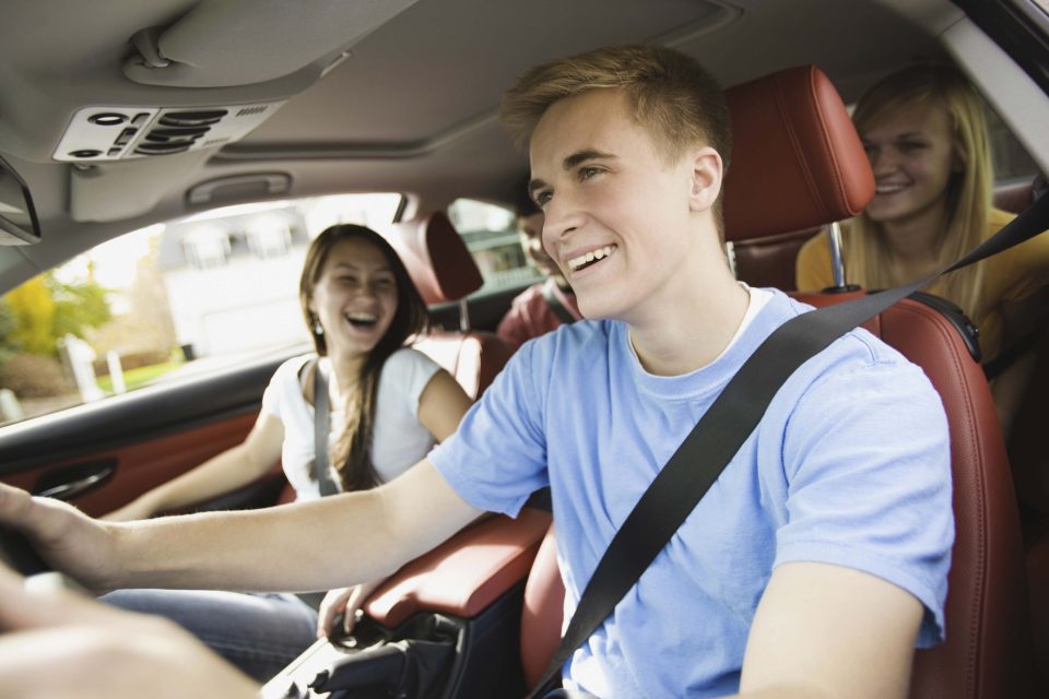 jeune-et-voiture