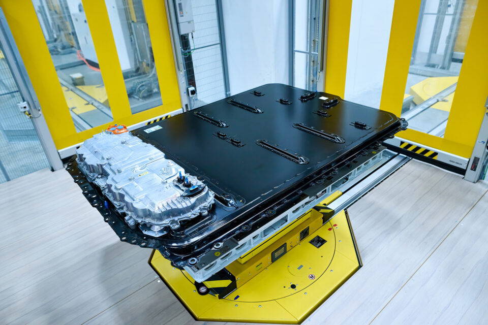 P90609010_highRes_production-of-gen6-h